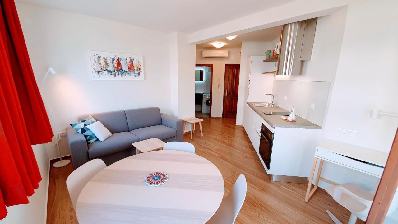 Luxury Apartment - Few Minutes From The Sea ポレッチ エクステリア 写真